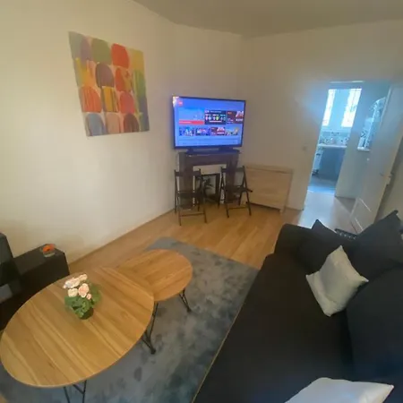 Trendy 2 13 Apartment *